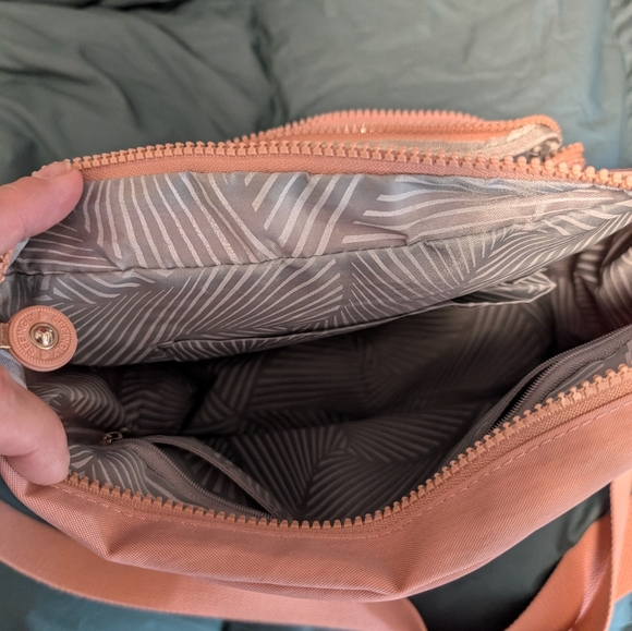 Seeingly Medium Crossbody - Picture 4 of 4